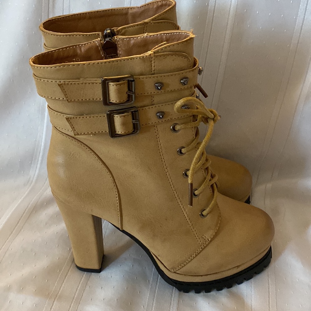 Platform leather boot in size 8
